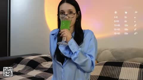 Snapshot of mysthush chatting on 12, 10, 2025 Mia online show from 12, 10, 2025