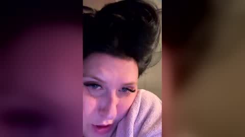 n0rmalgurl online show from 28, 5, 2026