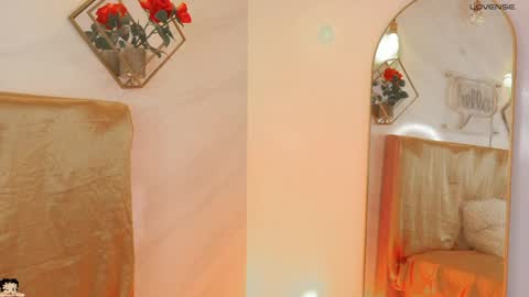 naamah_b online show from 10, 4, 2026