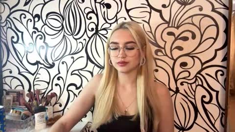 Snapshot of nadiaknake chatting on 25, 2, 2026 Katrin online show from 25, 2, 2026
