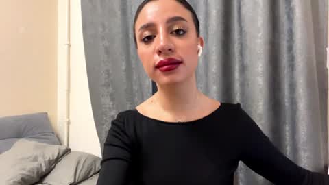 Snapshot of nadinevanni chatting on 10, 7, 2026 Leya online show from 10, 7, 2026
