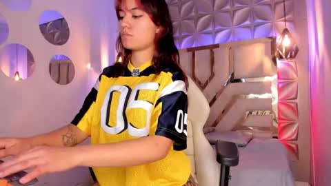 Snapshot of nahia_low chatting on 17, 2, 2025  Valeria  online show from 17, 2, 2025