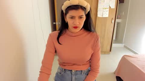 independent model online show from 5, 2, 2025