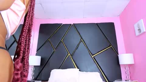 Nahomy online show from 25, 10, 2025