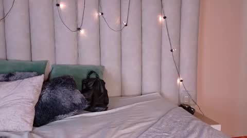  VICTORIA  online show from 21, 4, 2026