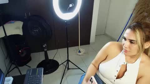 Snapshot of nahomiross chatting on 27, 2, 2026 NahomiRoss online show from 27, 2, 2026