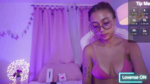 nahomy 2308 online show from 31, 3, 2026