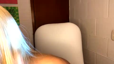 Snapshot of nahomy_joness chatting on 25, 10, 2025 nahomy online show from 25, 10, 2025