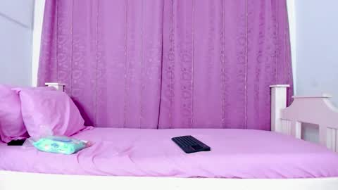 nahomy_smiith_ online show from 26, 10, 2025