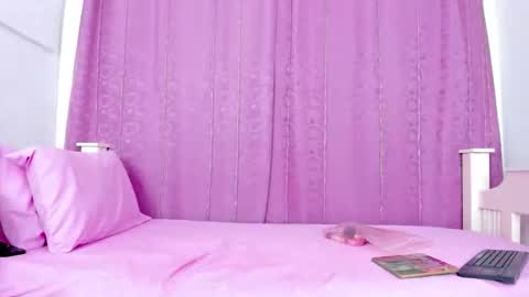 nahomy_smiith_ online show from 1, 11, 2025