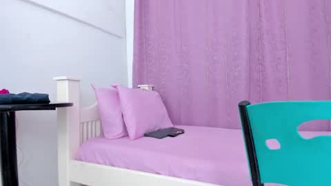 nahomy_smiith_ online show from 9, 11, 2025