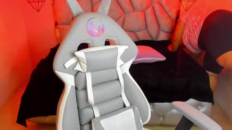    online show from 28, 1, 2025