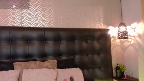 naiaramasson_ online show from 19, 9, 2025