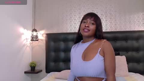 naiaramasson_ online show from 1, 12, 2025