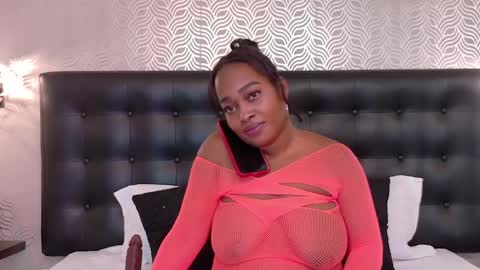 Snapshot of naiaramasson_ chatting on 6, 6, 2026 naiaramasson_ online show from 6, 6, 2026