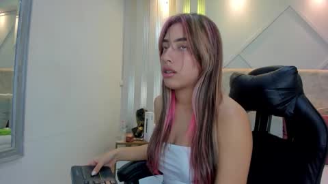 nami_sweet_ online show from 9, 9, 2025