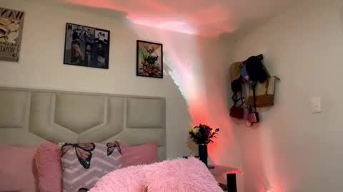 NamiThompson online show from 24, 9, 2025