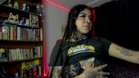 Snapshot of nana_cirkuss chatting on 11, 10, 2025 Val  online show from 11, 10, 2025
