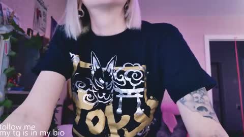 Snapshot of nanitamoore chatting on 1, 5, 2026 Monday-Friday 12-4 AM and 6-9 AM New York time online show from 1, 5, 2026