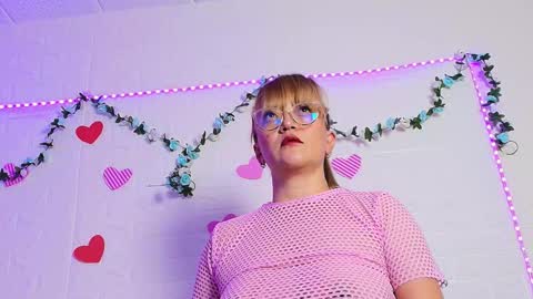 Naomi online show from 4, 11, 2025