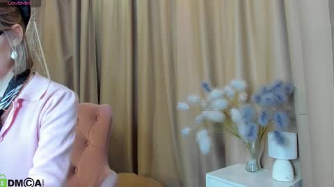 Snapshot of naomi_rias chatting on 10, 11, 2025 Naomi online show from 10, 11, 2025