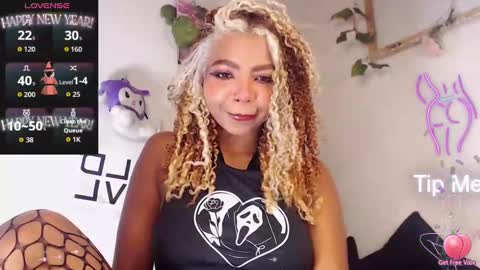 Snapshot of naomi_rider77 chatting on 12, 10, 2025 mara Jos online show from 12, 10, 2025