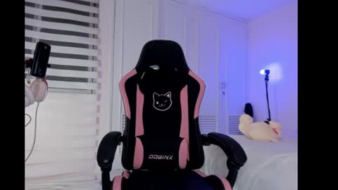 Snapshot of naomibrinks1 chatting on 28, 12, 2024 Heidy online show from 28, 12, 2024