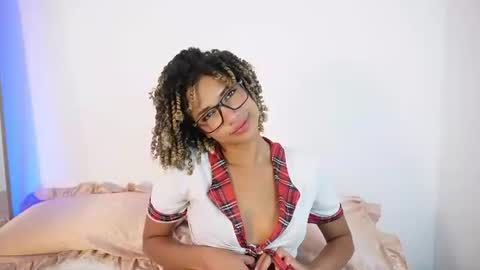 Snapshot of naomidawsonn chatting on 22, 7, 2026 naomidawson online show from 22, 7, 2026