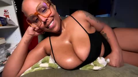 Naomigiirl6 online show from 2, 2, 2025