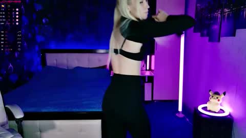 Snapshot of naomihita chatting on 21, 11, 2025 naomihita online show from 21, 11, 2025