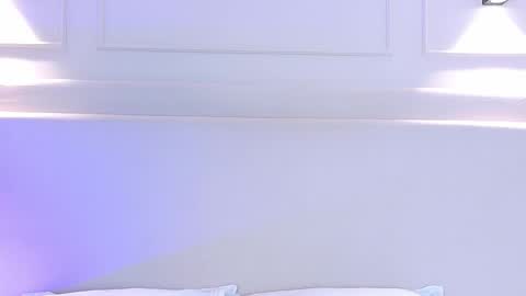 Naomi Klarc online show from 5, 11, 2025