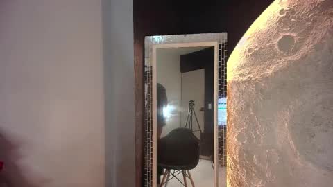 Naomi Qeents online show from 11, 11, 2025