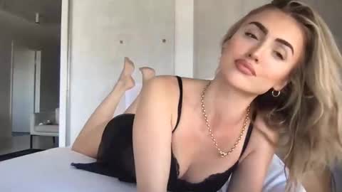 Snapshot of naomirhoades chatting on 10, 2, 2025 naomirhoades online show from 10, 2, 2025