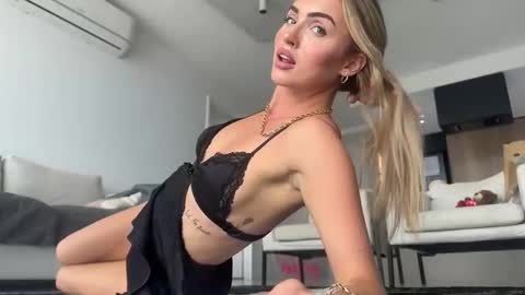 Snapshot of naomirhoades chatting on 13, 2, 2025 naomirhoades online show from 13, 2, 2025