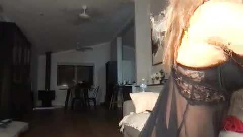 Snapshot of naomirhoades chatting on 8, 3, 2025 naomirhoades online show from 8, 3, 2025