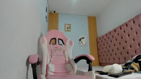 Snapshot of naomis_35 chatting on 20, 10, 2025 naomis_35 online show from 20, 10, 2025