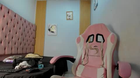 Snapshot of naomis_35 chatting on 26, 11, 2025 naomis_35 online show from 26, 11, 2025