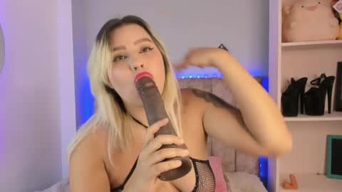 Snapshot of naomisanz_ chatting on 26, 6, 2026 Laura online show from 26, 6, 2026