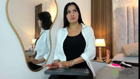 Snapshot of naomy_smithx chatting on 1, 3, 2025 Naomy Smith online show from 1, 3, 2025