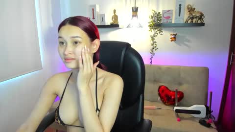 Snapshot of naomy_stanley chatting on 12, 5, 2026 Naomy Stanley online show from 12, 5, 2026