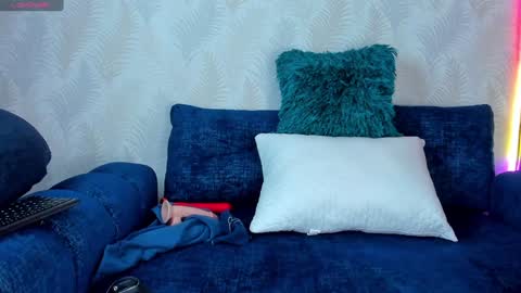 Naomy Cole online show from 18, 1, 2025