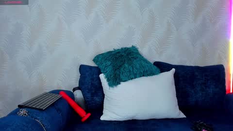 Naomy Cole online show from 26, 1, 2025