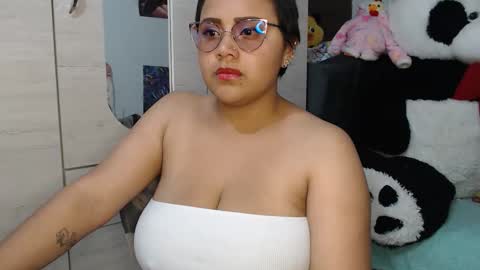 naomylux1 online show from 19, 12, 2025