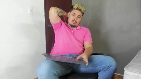 Snapshot of narciso_kh chatting on 18, 12, 2024 deibyd online show from 18, 12, 2024