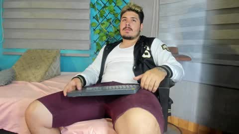 Snapshot of narciso_kh chatting on 28, 12, 2024 deibyd online show from 28, 12, 2024