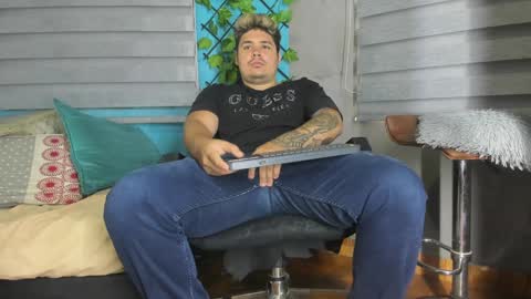Snapshot of narciso_kh chatting on 7, 1, 2025 deibyd online show from 7, 1, 2025
