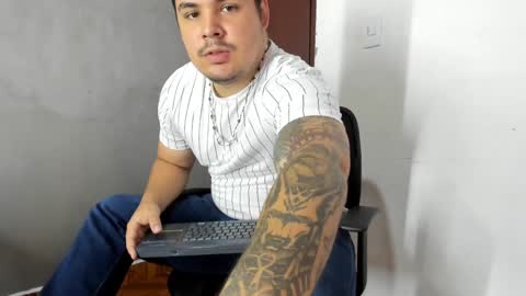 Snapshot of narciso_kh chatting on 9, 1, 2025 deibyd online show from 9, 1, 2025