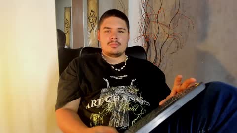 Snapshot of narciso_kh chatting on 8, 2, 2025 deibyd online show from 8, 2, 2025