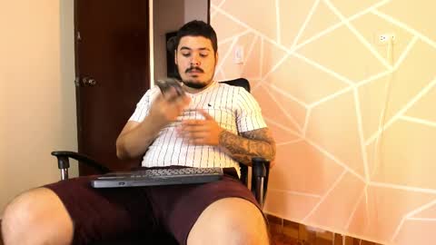 Snapshot of narciso_kh chatting on 26, 2, 2025 deibyd online show from 26, 2, 2025