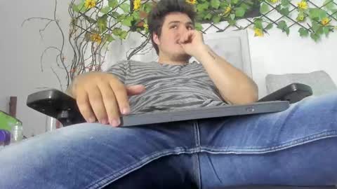 Snapshot of narciso_kh chatting on 2, 10, 2025 deibyd online show from 2, 10, 2025